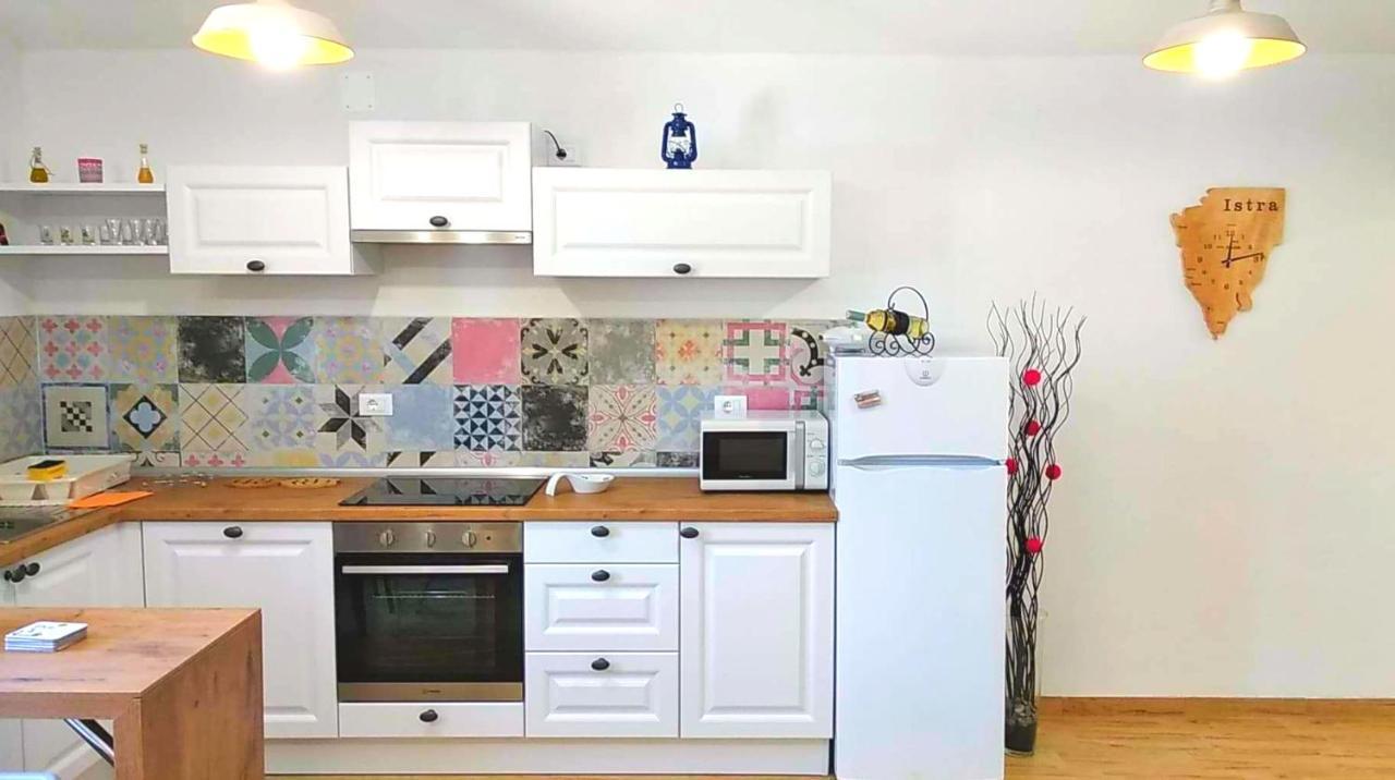 Holiday Home Deni Roč المظهر الخارجي الصورة