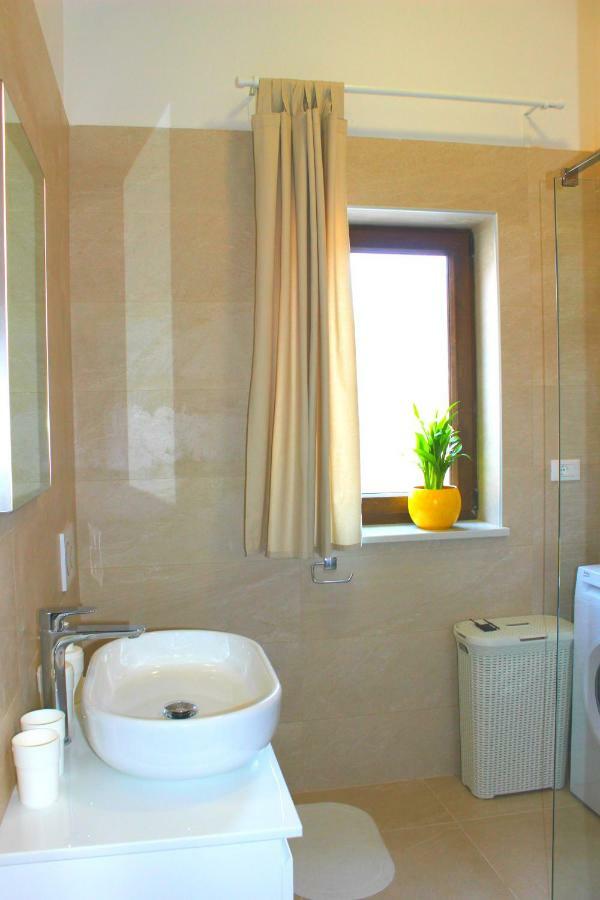 Holiday Home Deni Roč المظهر الخارجي الصورة